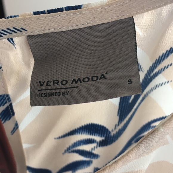 Pink Floral Top - Picture 4 of 4